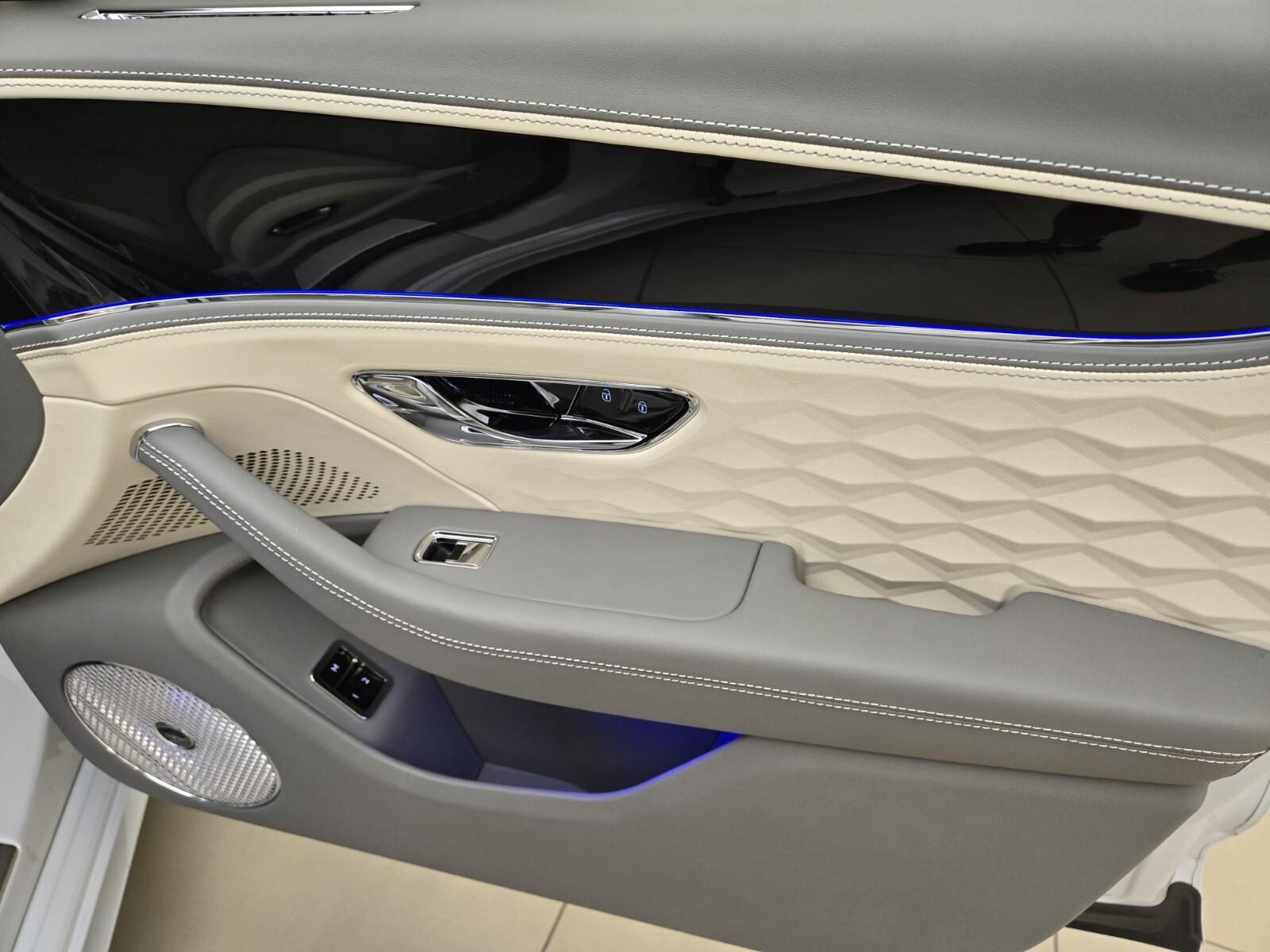 2025 Bentley Flying Spur Mulliner photo 28