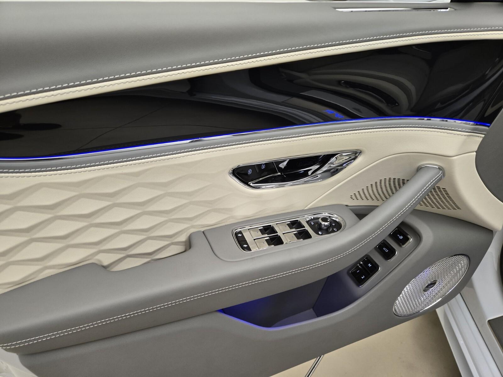 2025 Bentley Flying Spur Mulliner photo 30