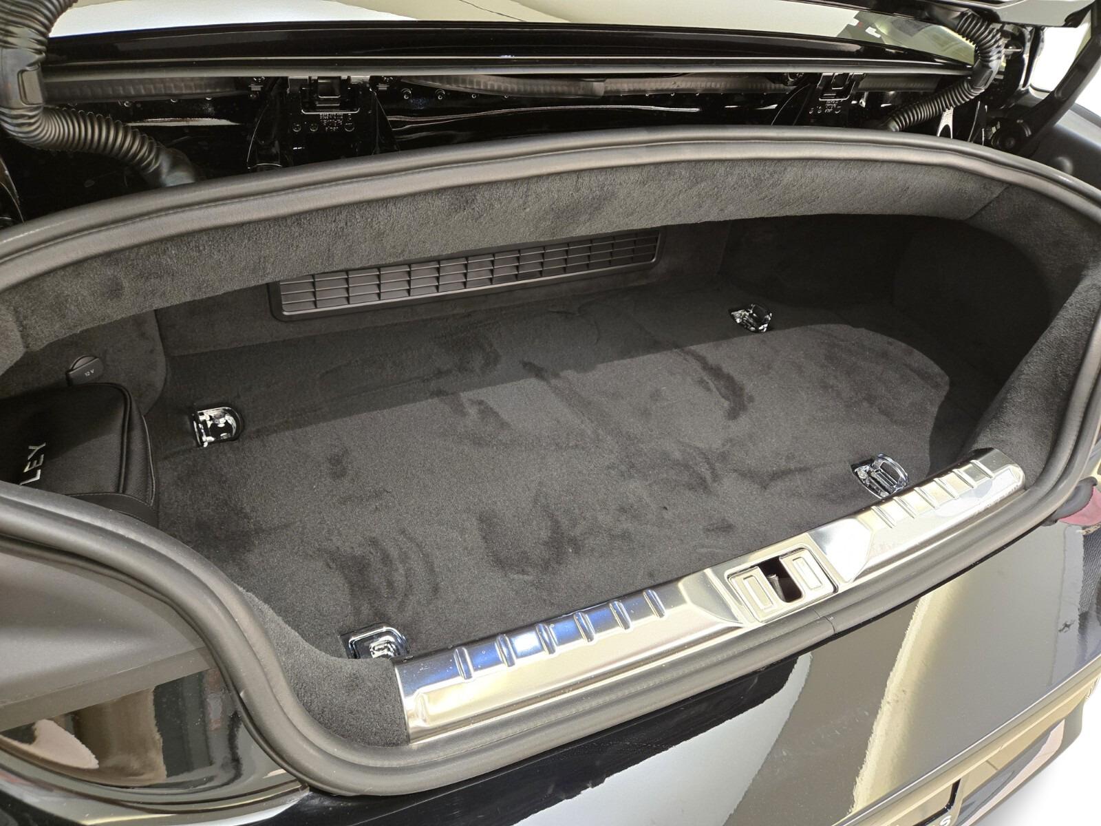 2026 Bentley Continental GTC Azure - Photo 18