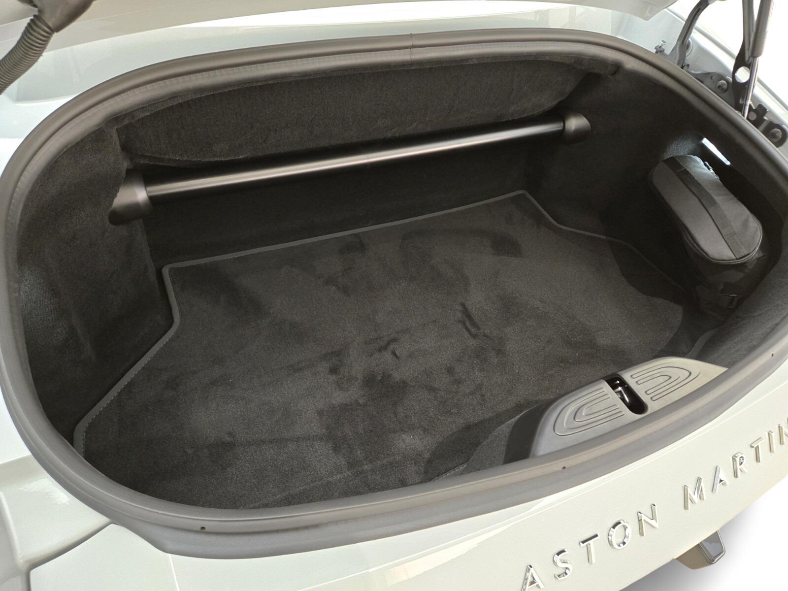 2026 Aston Martin Vantage Base - Photo 16