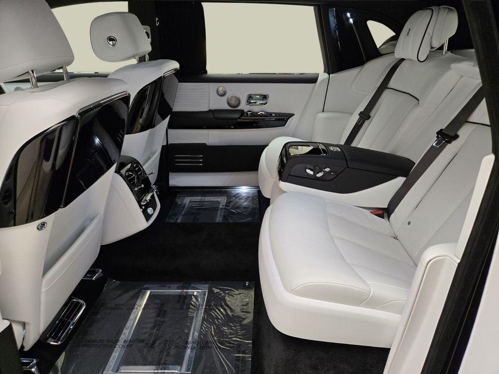 2026 Rolls-Royce Phantom Base - Photo 17