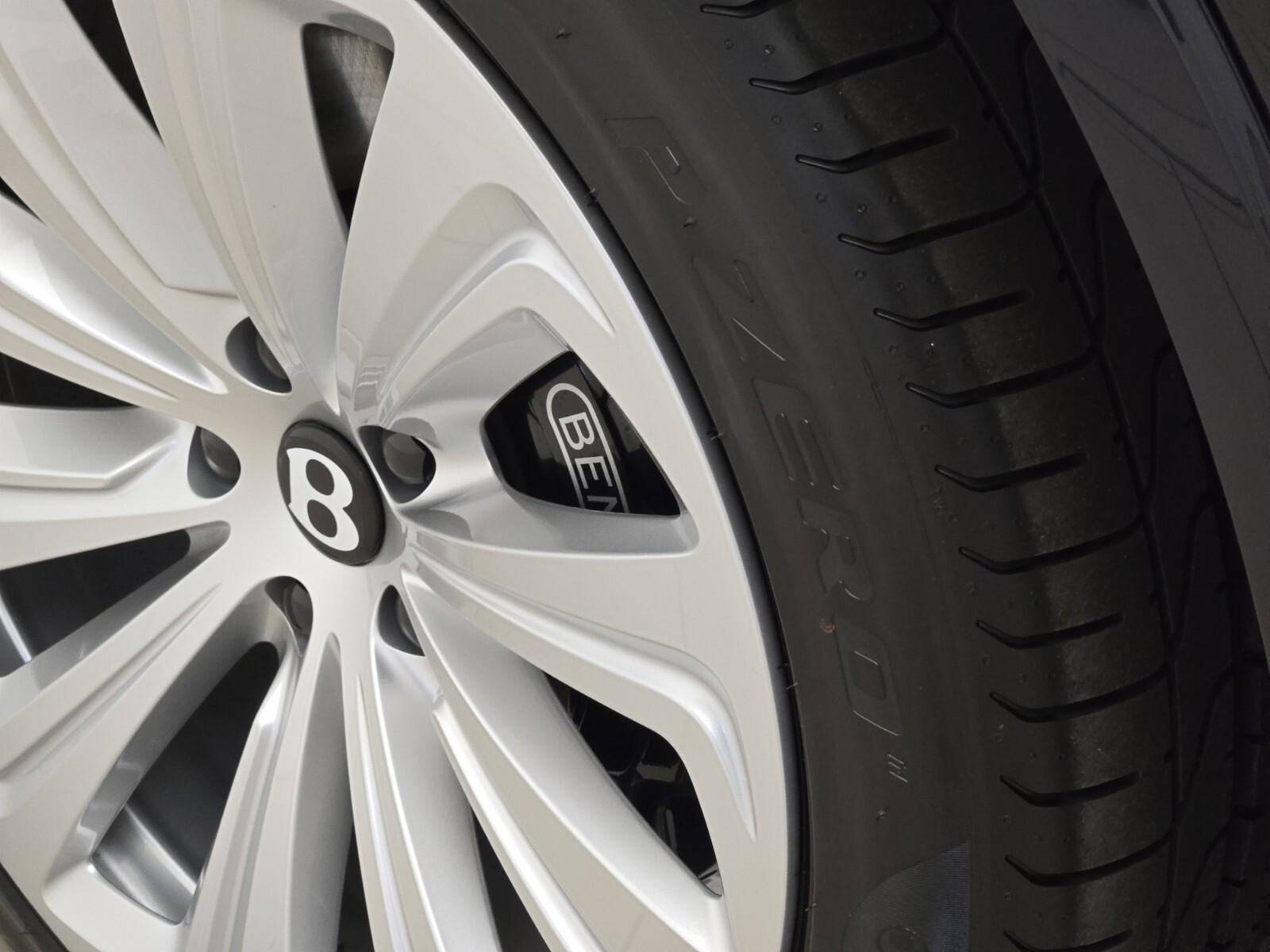 2026 Bentley Bentayga - Photo 14